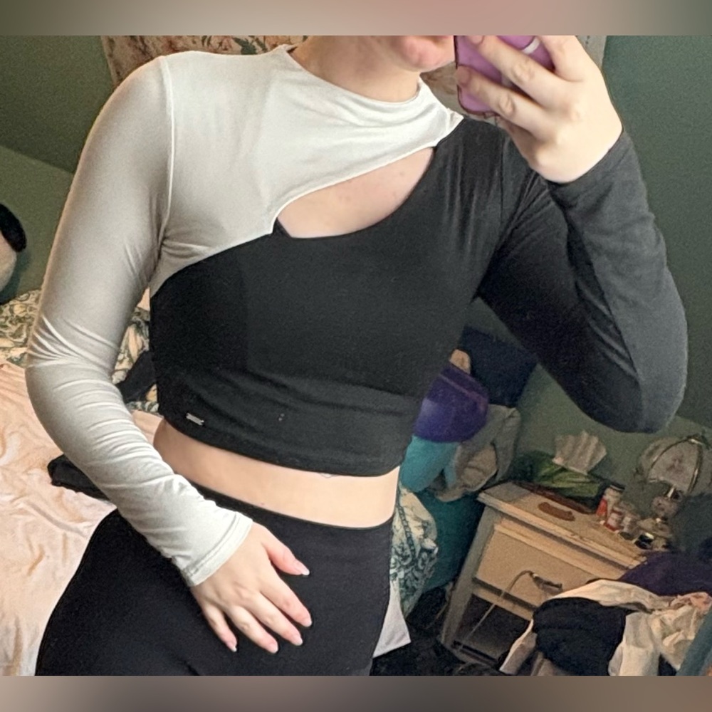 Chic Black and White Long Sleeve Crop Top